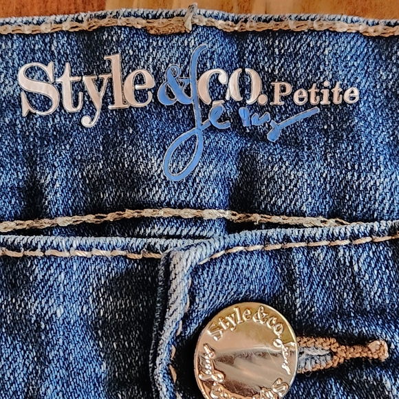 Style & Co. Blue Straight Leg Jeans with Studded Pockets Size 10P - Picture 6 of 7